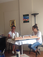 Dr.Serda hanım ve Ebru hanım atölyemizde doğal sabun eğitiminde teorik bilgi alırken